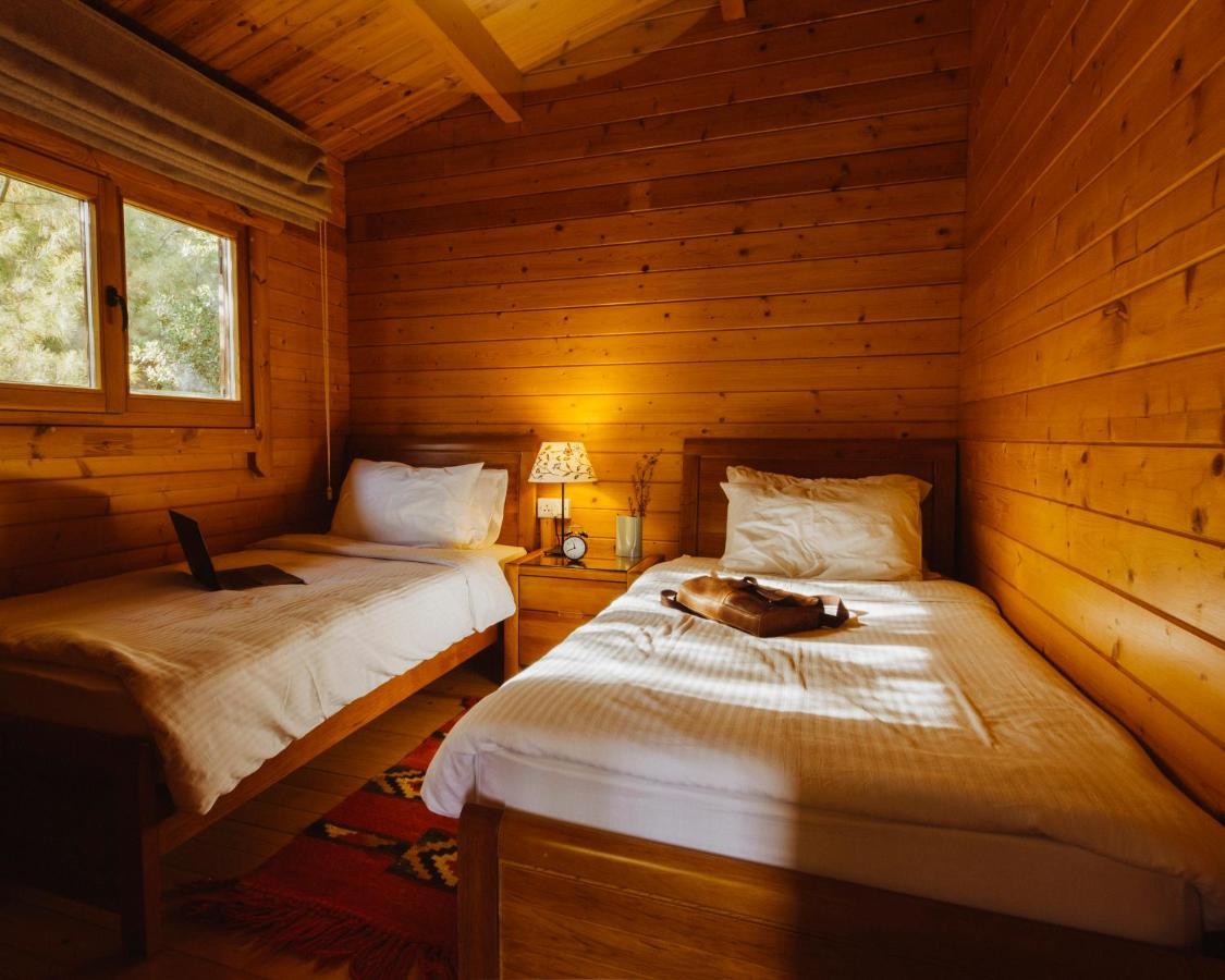 Mountain Breeze Lodge & Resort Al Szalt Kültér fotó