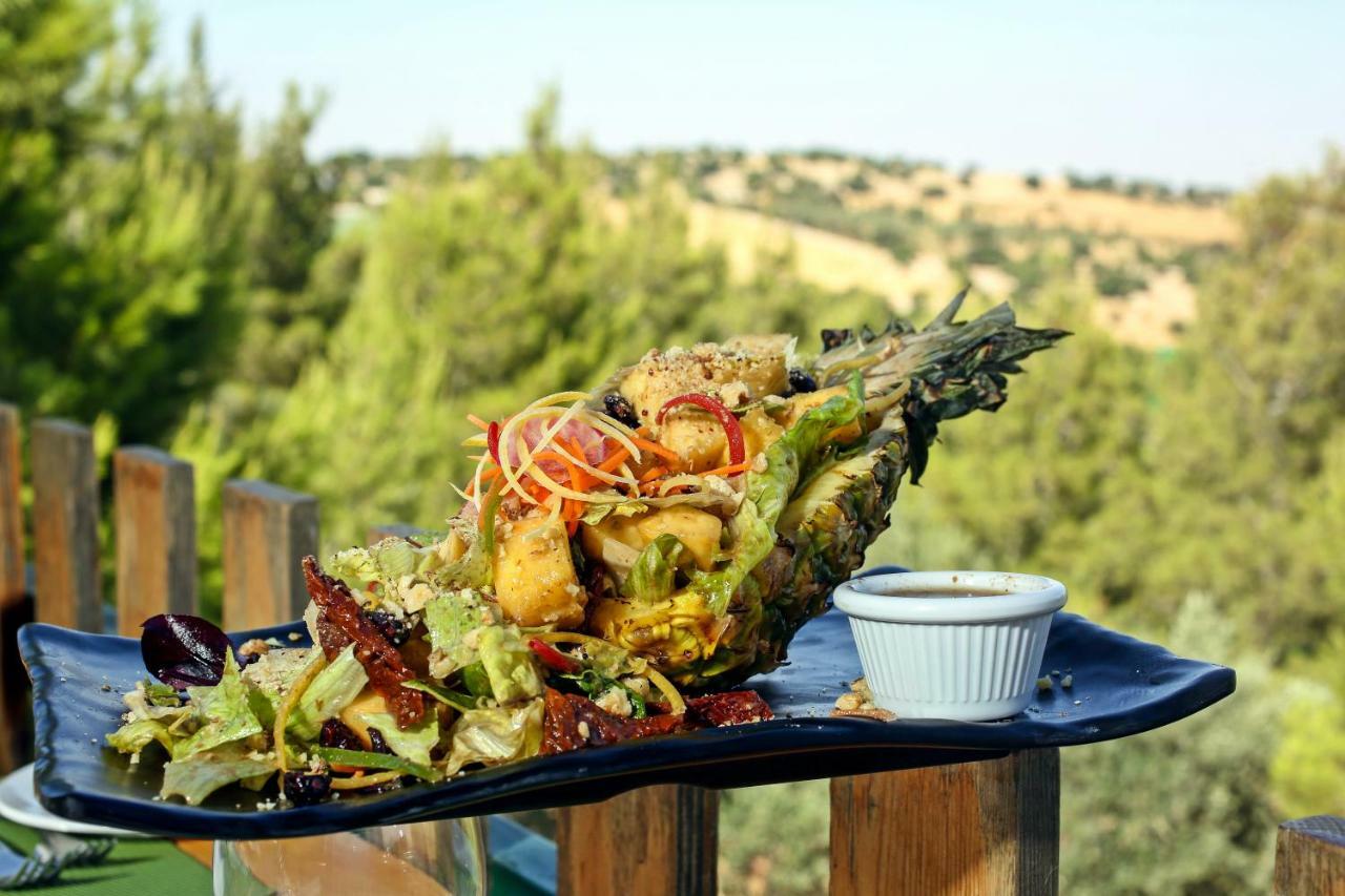 Mountain Breeze Lodge & Resort Al Szalt Kültér fotó