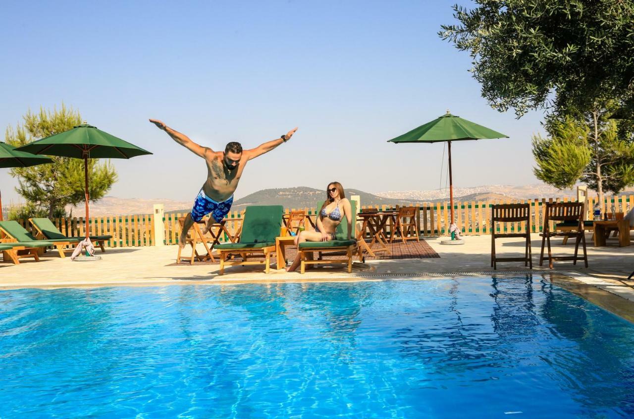 Mountain Breeze Lodge & Resort Al Szalt Kültér fotó