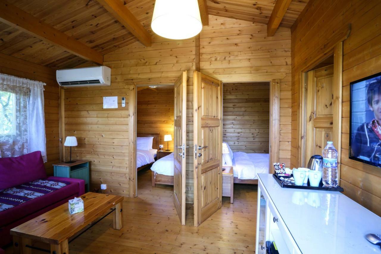 Mountain Breeze Lodge & Resort Al Szalt Kültér fotó