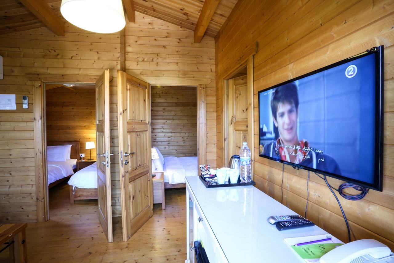 Mountain Breeze Lodge & Resort Al Szalt Kültér fotó