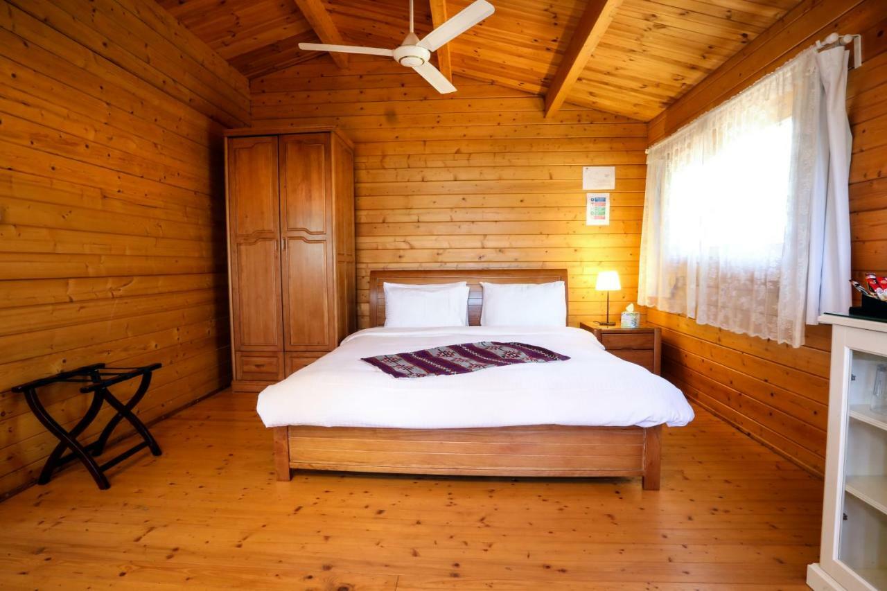 Mountain Breeze Lodge & Resort Al Szalt Kültér fotó